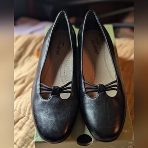 NIB Trotters Black Women's 7M heels